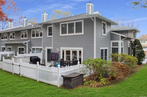 132 Colony Dr, Holbrook, NY 11741-2841
