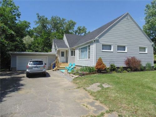 702 Lk Dr, Canandaigua NY  14424-2427 exterior