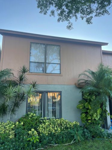 514 Sandtree Dr, West Palm Beach, FL 33403-1528