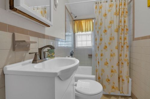 3 Hillsboro St, Quincy MA  02169-8913 exterior