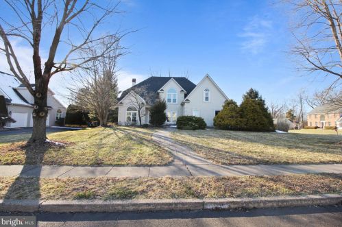 42 Bruce Dr, Southampton PA  18966-2125 exterior