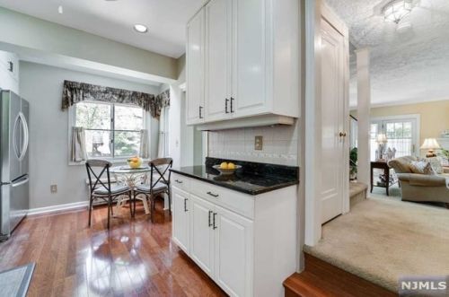 206 Melrose Pl, Ridgewood NJ  07450-4122 exterior