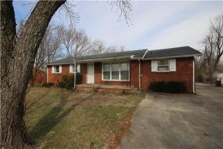 15 Strassbourg Rd, Clarksville, TN 37042-4085