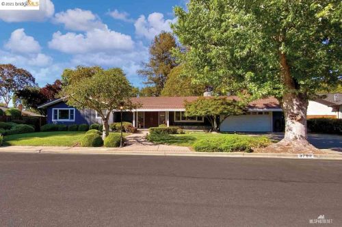 3709 Hobby Ct, Concord, CA 94518-1618