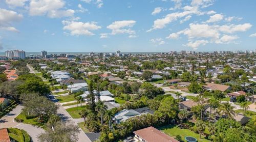 657 91 Ave, Naples FL 34108-2424 exterior