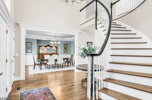 37 Broadway Rd, Warren, NJ 07059-5055