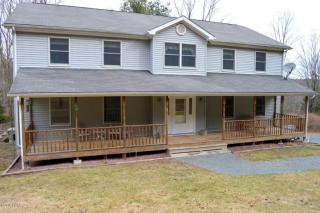 20 Davis Rd, Waymart, PA 18472-3063