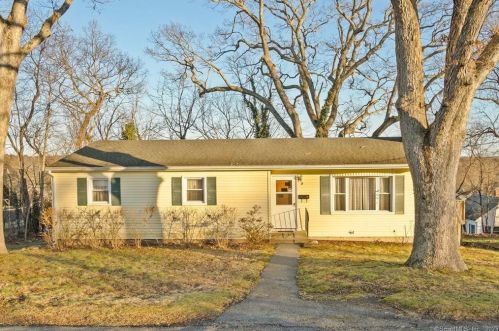 14 Commodore St, Norwich, CT 06360-6708