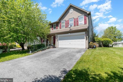 15 Sussex Dr, Carlisle, PA 17013-1797