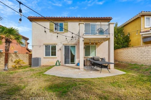 19920 Holly Dr, Santa Clarita CA  91350-3698 exterior