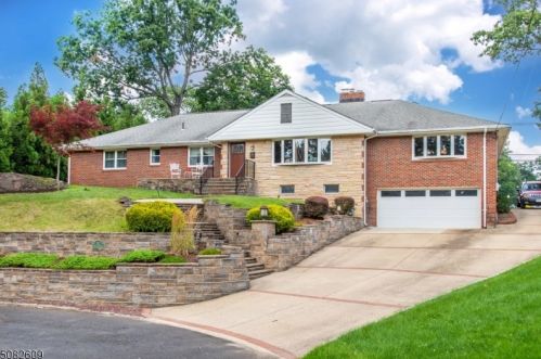 32 Notch Park Rd, West Paterson, NJ 07424-2437
