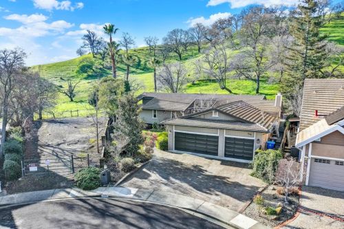 339 Grandview Dr, Vacaville, CA 95688-4238