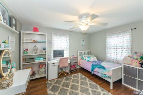 129 Philip Ave, Elmwood Park NJ  07407-2136 exterior
