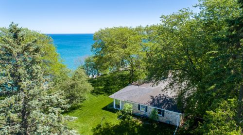 13328 Lakewood Dr, Thiensville WI  53097-2409 exterior