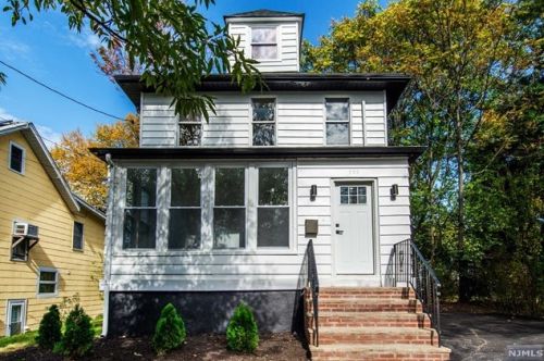 535 Center Pl, Teaneck, NJ 07666-1625