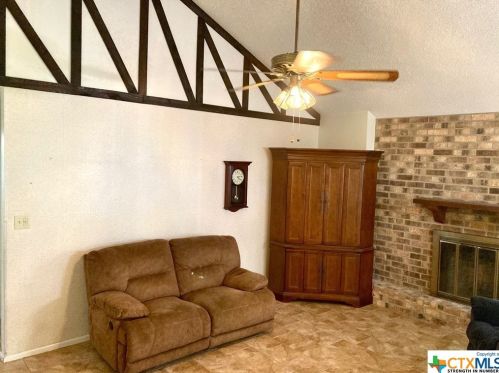 206 Yuma Dr, Victoria, TX 77904-3729