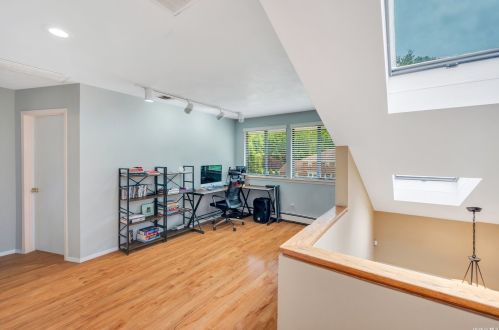 3 Hyanis Ct, Mount Sinai NY  11766-1809 exterior