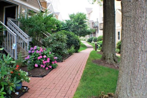 25 Glenrock, Norwalk CT  06850-1372 exterior