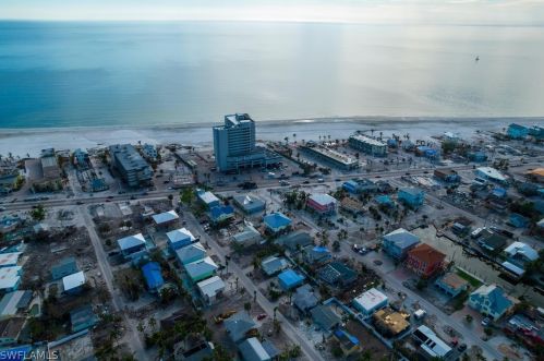 149 Pearl St, Fort Myers Beach, FL 33931-3236