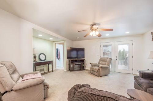 340 Spg Vly Rd, Pittsburgh PA 15243-1418 exterior