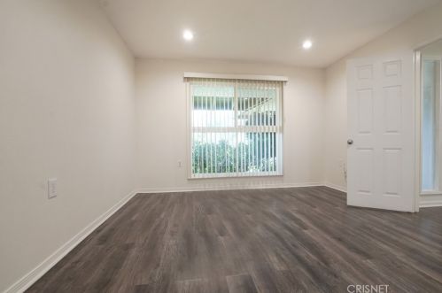 26817 Oak Branch Cir, Santa Clarita CA  91321-1455 exterior
