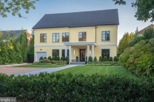 3060 Ellicott St, Washington DC  20008-1039 exterior