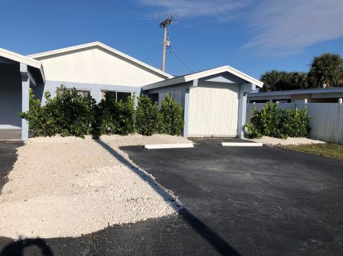 592 Holly Dr, West Palm Beach, FL 33410-4873