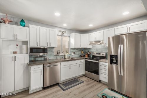 4011 Camino Vivaz, Glendale AZ  85310-5516 exterior