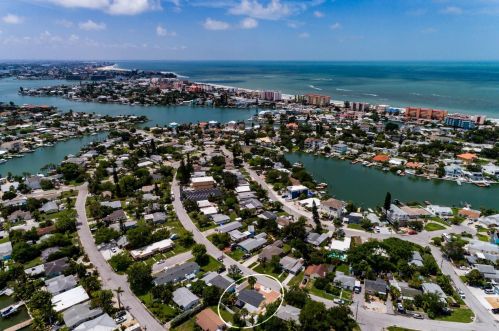 14061 Marguerite Dr, Saint Petersburg, FL 33708-2367