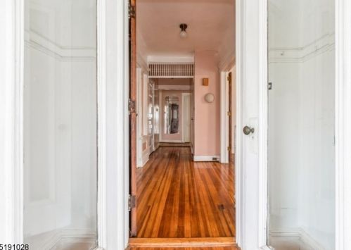 19 Cloverhill Pl, Montclair NJ 07042-4818 exterior