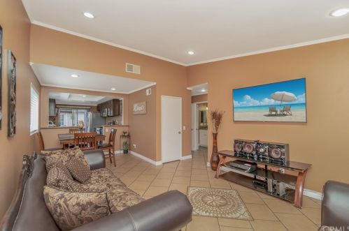 14727 Parthenia St, Van Nuys, CA 91402-2952