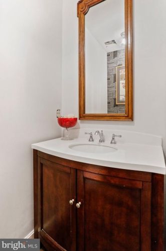 185 Baptist Ln, Linden VA  22642-5660 exterior