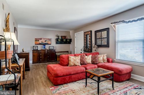 1 Terry Ct, Downingtown PA  19335-2606 exterior