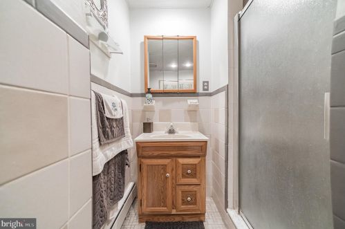 556 Leverington Ave, Philadelphia PA 19128-3314 exterior