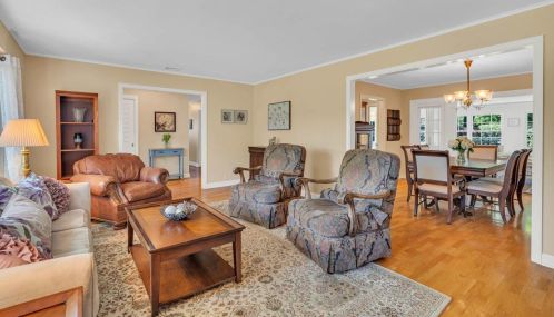 33 Pelican Rd, Middletown NJ  07748-3237 exterior