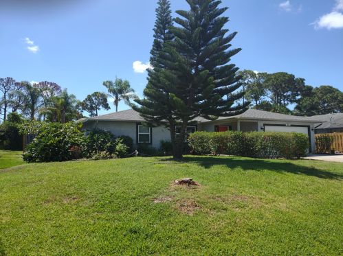 1611 Fairfield St, Fort Pierce, FL 34983-3850