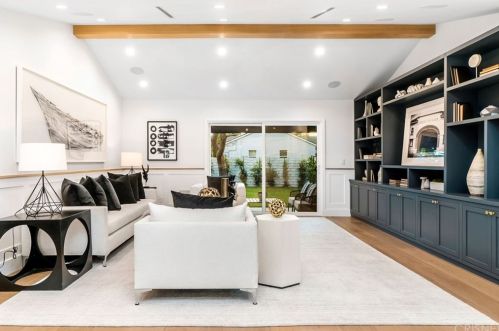 5465 Saloma Ave, Van Nuys CA  91411-3643 exterior