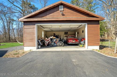 124 Woodland Dr, Bricktown NJ  08723-7433 exterior