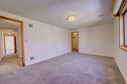 5 Bramble Bush Dr, Niantic CT  06357-1802 exterior