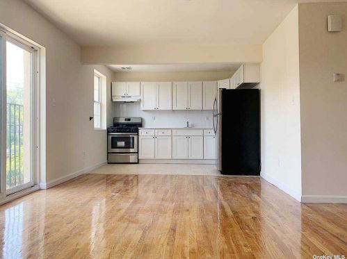9814 197th St, Jamaica, NY 11423-3312