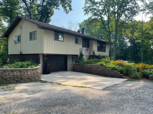 2270 School Ln, Green Bay, WI 54313-8150