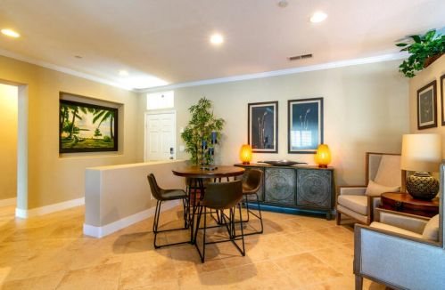 828 Mira Grande, Palm Springs CA  92262-1209 exterior