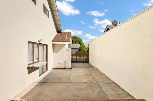 5033 Elderhall Ave, Lakewood CA  90712-2849 exterior