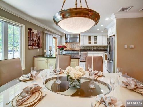 550 Franklin Ave, Franklin Lakes NJ  07417-2512 exterior