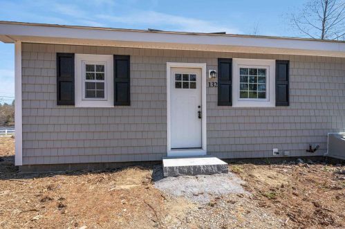 132 Moose Club Park Rd, Goffstown NH  03045-2657 exterior