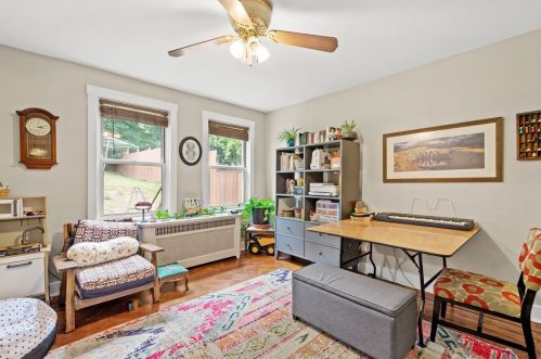 5627 Pocusset St, Pittsburgh PA 15217-2216 exterior