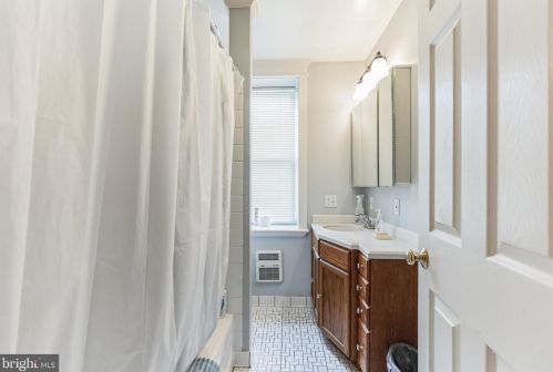 325 Brighton Ter, Holmes PA  19043-1010 exterior