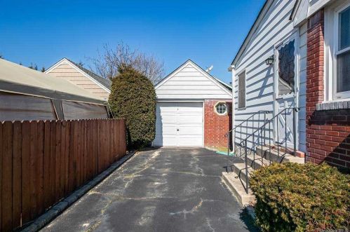 3819 Wilburne Ave, Seaford, NY 11783-2542