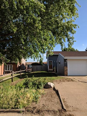 631 29th St, Dickinson ND  58601-2537 exterior