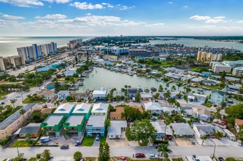174 148th Ave, Saint Petersburg, FL 33708-2130